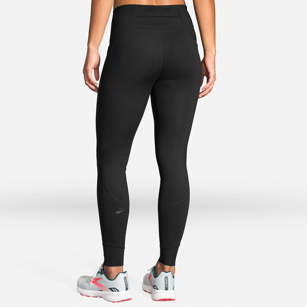 BROOKS Women's Momentum Thermal Tight - Black 6 BROOKS Women's Momentum Thermal Tight - Black - Image 4