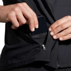 BROOKS Women's Canopy Jacket 2022 - Black 23 BROOKS Women's Canopy Jacket 2022 - Black -Optimal Sportswear Store 221521 001 D7 Canopy Jacket