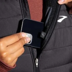 BROOKS Women's Shield Hybrid Vest 2.0 - Black -Optimal Sportswear Store 221556 001 D2 Shield Hybrid Vest 2