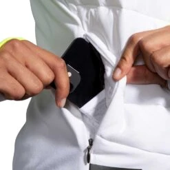 BROOKS Women's Run Visible Insulated Vest - White/Asphalt/Nightlife -Optimal Sportswear Store 221561 134 D2 Run Visible Insulated Vest 1