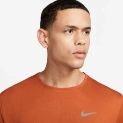 Men's Nike Dri-Fit Uv Miler Short Sleeve Top - Dark Russet -Optimal Sportswear Store AURORA DV9315 246 PHSYM001 2000 1