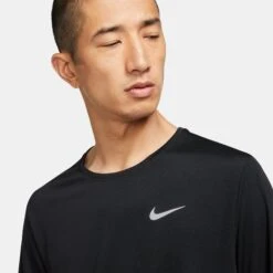 Men's Nike Dri-FIT Miler Long Sleeve Running Top - Black/Reflective Silver 11 Men's Nike Dri-FIT Miler Long Sleeve Running Top - Black/Reflective Silver -Optimal Sportswear Store DD4576 010 PHSYM001 2000