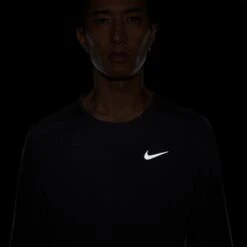 Men's Nike Dri-FIT Miler Long Sleeve Running Top - Black/Reflective Silver 14 Men's Nike Dri-FIT Miler Long Sleeve Running Top - Black/Reflective Silver -Optimal Sportswear Store DD4576 010 PHSYM004 2000