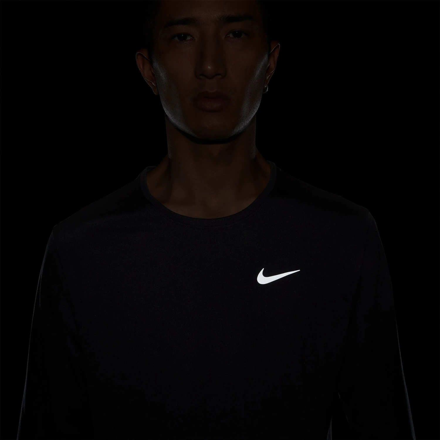 Men's Nike Dri-FIT Miler Long Sleeve Running Top - Black/Reflective Silver 8 Men's Nike Dri-FIT Miler Long Sleeve Running Top - Black/Reflective Silver - Image 6