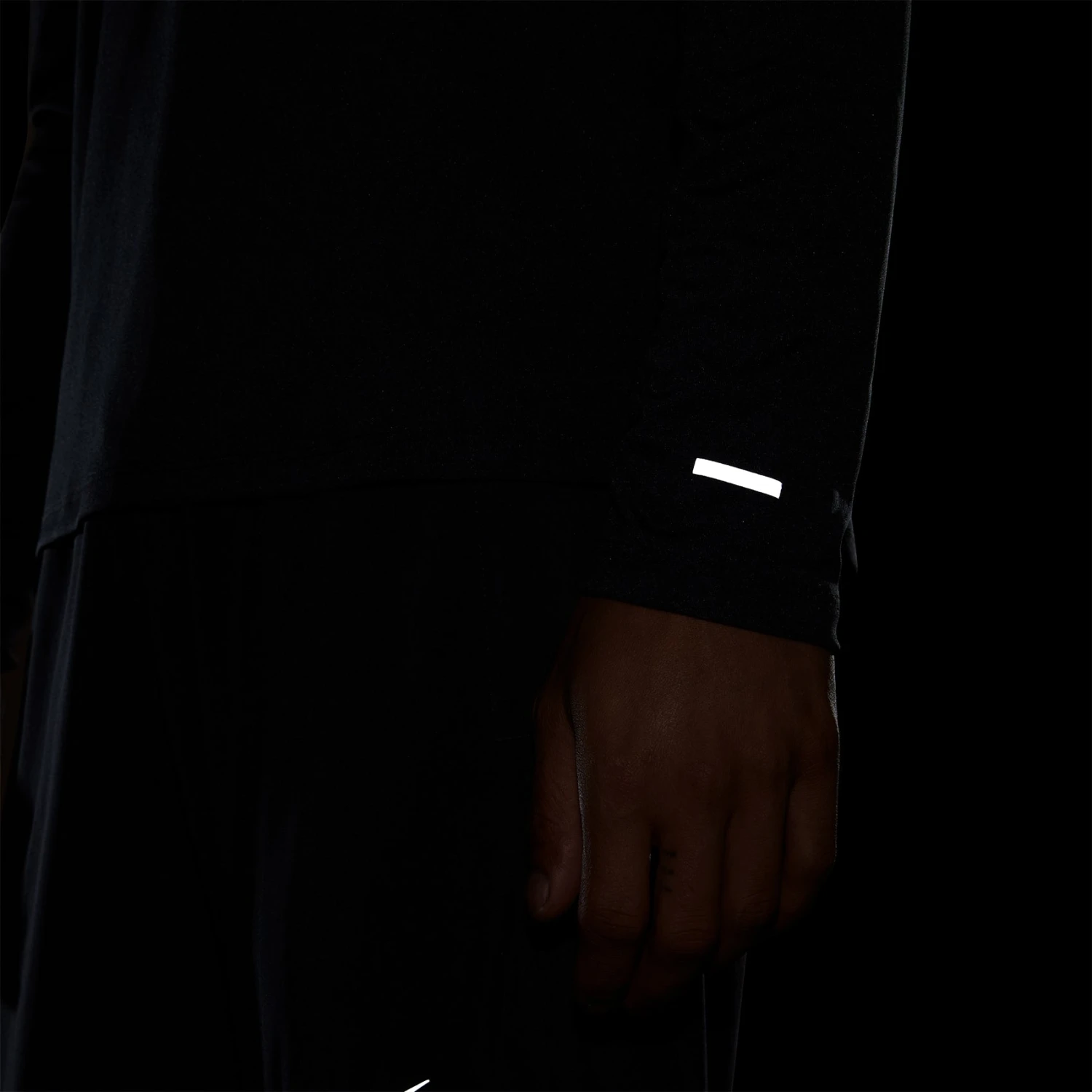 Men's Nike Dri-FIT Miler Long Sleeve Running Top - Black/Reflective Silver 9 Men's Nike Dri-FIT Miler Long Sleeve Running Top - Black/Reflective Silver - Image 7