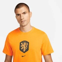 Nike Men's KNVB Crest World Cup 22 Tee - Orange Peel -Optimal Sportswear Store DH7597 833 PHSYM001 2000