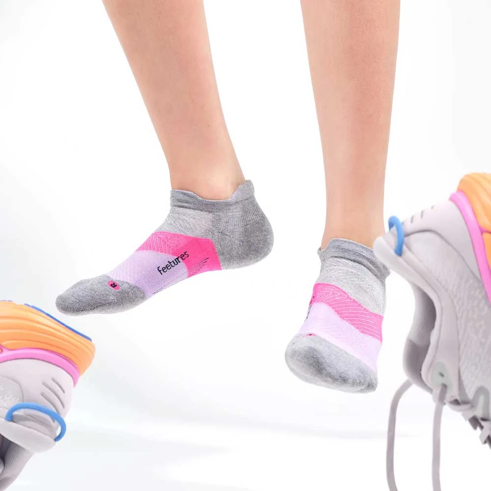 Feetures Unisex Elite Max Cushion No Show Tab Socks - Gradual Grey 5 Feetures Unisex Elite Max Cushion No Show Tab Socks - Gradual Grey - Image 3