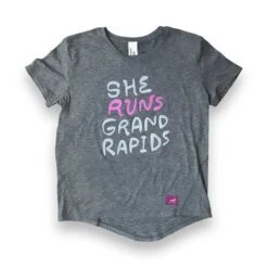 Women's She Runs GR Playful Script Perf Tech SS - Heather Gray/Light Gray/Pink