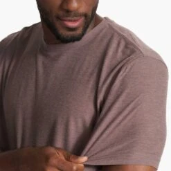 Vuori Men's Strato Tech Tee - Hazel Heather -Optimal Sportswear Store V126HAH FA23 M ECOMM TOPS DETAIL 5