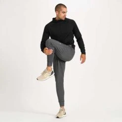 Vuori Men's Ponto Performance 1/2 Zip Hoodie - Black Heather -Optimal Sportswear Store V244HBK 5 1890x 4985e9c8 6beb 4e5e 899a 2ae6e8be2d85