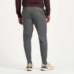 Vuori Men's Sunday Performance Jogger - Charcoal Heather -Optimal Sportswear Store V416HCC 3 2048x e1e27082 5f6c 4677 87c6 a75100d32317