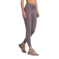 Vuori Women's Daily Legging - Sawyer -Optimal Sportswear Store VW323SAW SP23 W ECOMM PANTS DETAIL 2691 1x1 486367fb 77c8 40b0 9f1f 0aedfbb9b90e