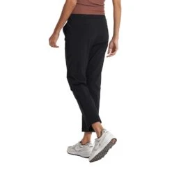 Vuori Women's Miles Ankle Pant - Black -Optimal Sportswear Store VW404BLK FA23 W ECOMM PANTS BACK BOTTOMS 5